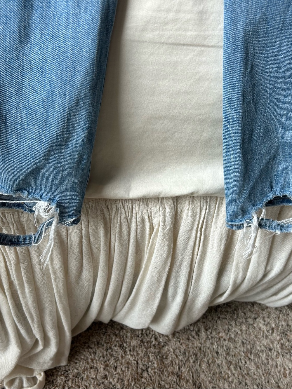 Abercrombie & Fitch Men's Relaxed Light Blue Denim Jeans - Picture 3 of 5